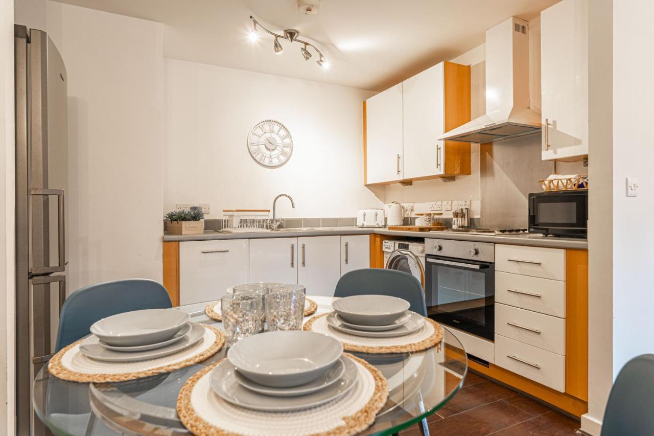 City Centre Flat Ideal For Contractors, Families & Relocators - Disable People Welcome - Free Parking, Fast Wifi, Smart Tv And 2 Bathrooms, 7Min Walk From Train Station! Coventry Ngoại thất bức ảnh