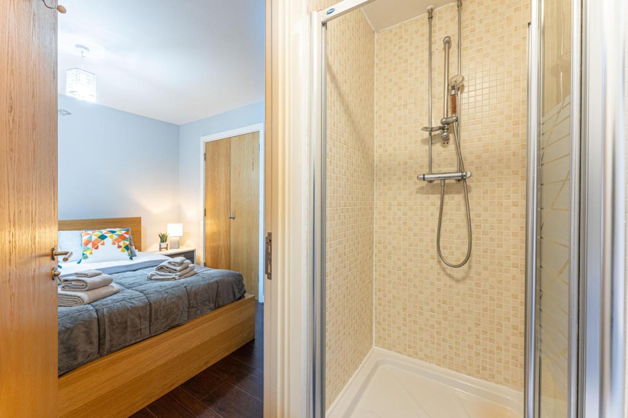 City Centre Flat Ideal For Contractors, Families & Relocators - Disable People Welcome - Free Parking, Fast Wifi, Smart Tv And 2 Bathrooms, 7Min Walk From Train Station! Coventry Ngoại thất bức ảnh