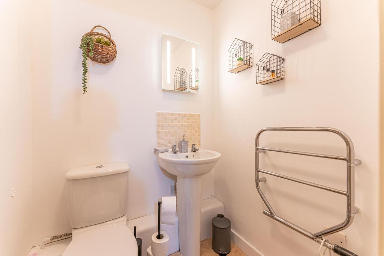City Centre Flat Ideal For Contractors, Families & Relocators - Disable People Welcome - Free Parking, Fast Wifi, Smart Tv And 2 Bathrooms, 7Min Walk From Train Station! Coventry Ngoại thất bức ảnh
