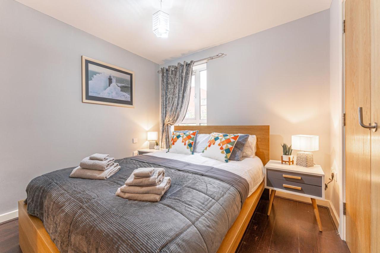 City Centre Flat Ideal For Contractors, Families & Relocators - Disable People Welcome - Free Parking, Fast Wifi, Smart Tv And 2 Bathrooms, 7Min Walk From Train Station! Coventry Ngoại thất bức ảnh